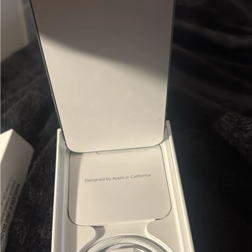 Apple iPhone 15 - white